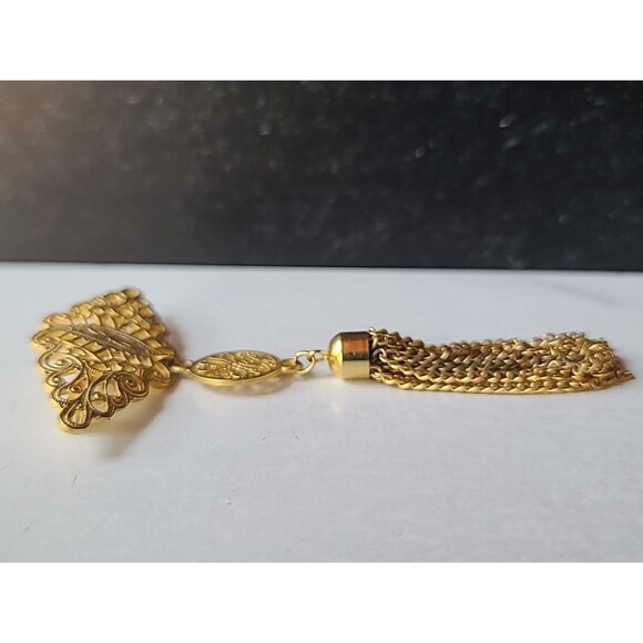 Dangling Tassel Charm Gold Tone Metal Brooch, Vintage Costume Jewelry - Picture 6 of 10